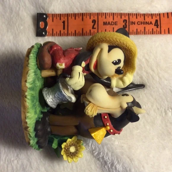 ❤️ Still Available🌟 Disney Mickey Mouse Cow Figurine🌟 - Picture 8 of 10